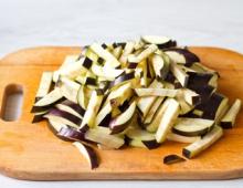 Пошаговый рецепт с фото и видео Овощная капоната: обжарьте лук и сельдерей